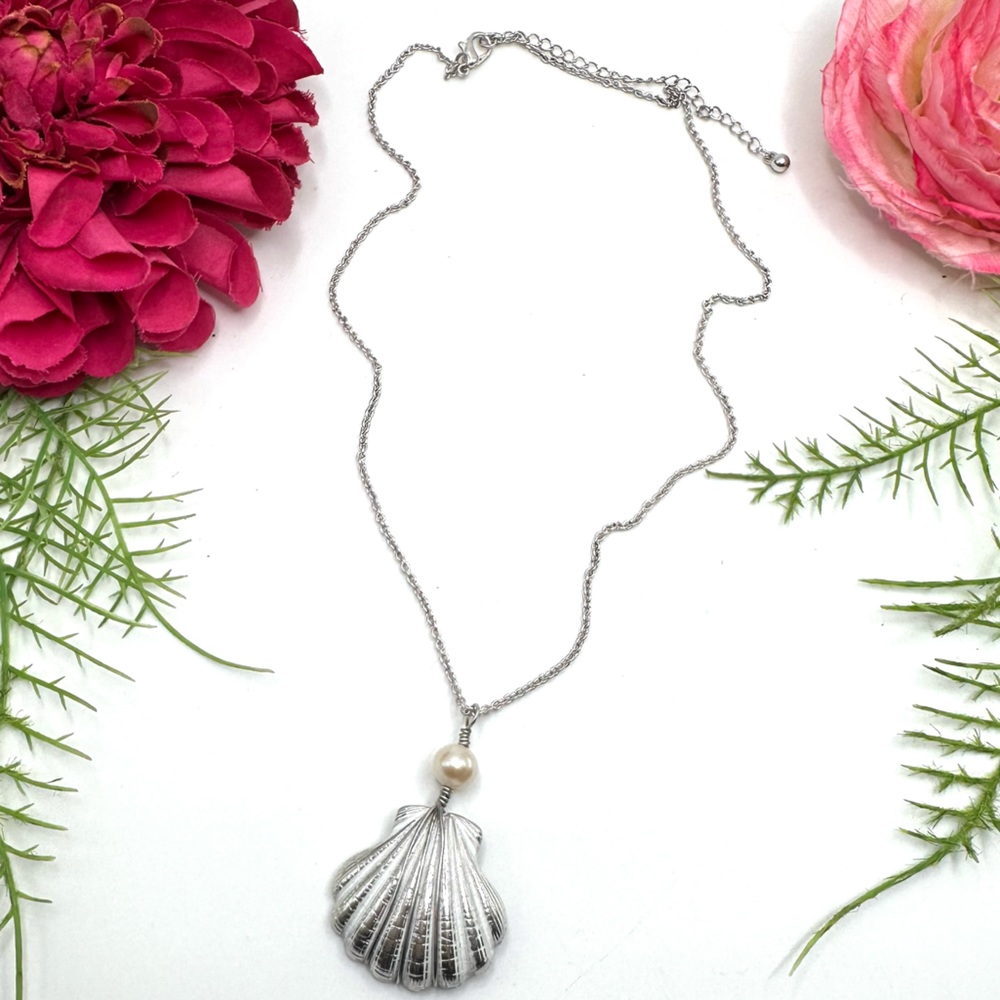 LAST ONE⚜️Freshwater Pearl Shell Charm Necklace